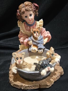 Boyds Bears "Wendy with Bronte, Keats, Tennyson & Poe... Wash Day" (Style #3521)
